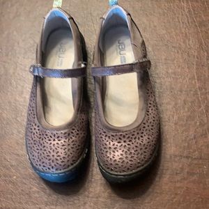 JBU Brown Metallic Mary Jane’s.  Size Women’s 8.
